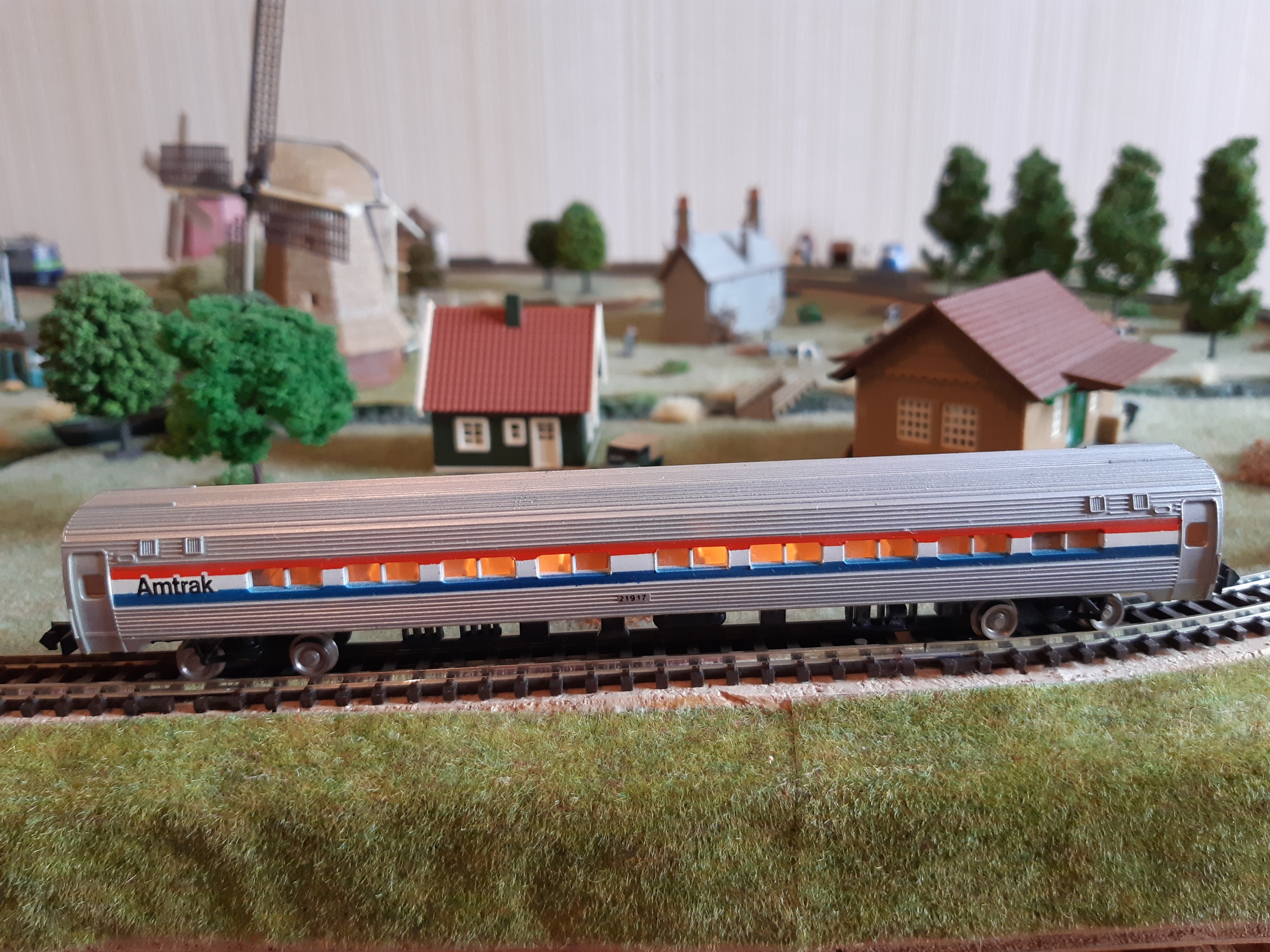 N Bachmann 53-1022-05 Amtrak Amfleet coach #21917