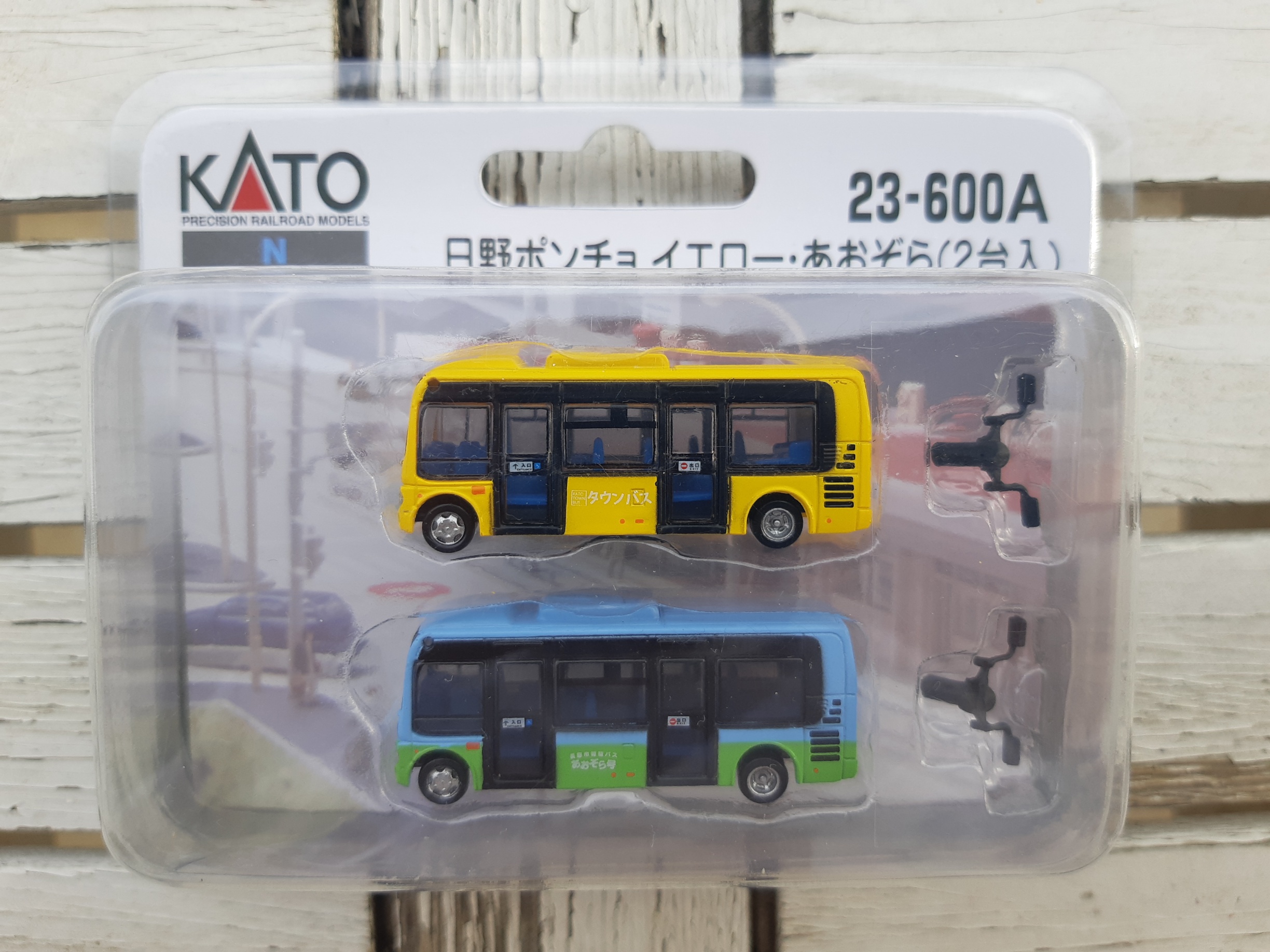 N Kato 23-600A buses