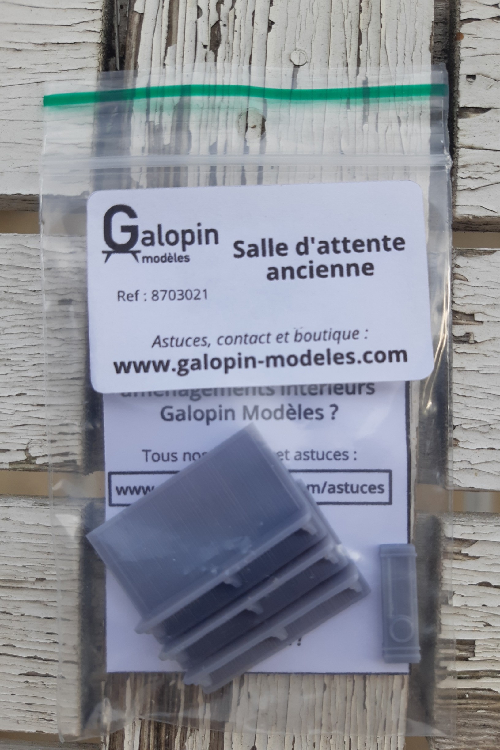 HO Galopin Modèles 8703021 salle d’attente bancs et horloge