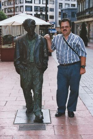 ¿Cuánto mide la estatua de Woody Allen? Asoviact