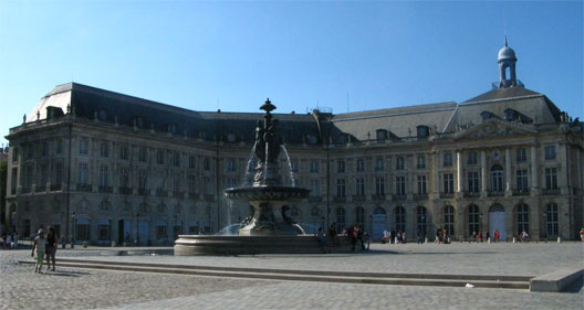  BORDEAUX: ( la plus belle ville du royaume ) Bordeaux_Bourse