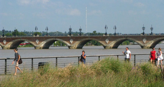  BORDEAUX: ( la plus belle ville du royaume ) Bordeaux_pont