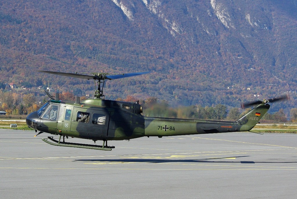 Visiteurs inattendus à Chambéry le 05/11/2010 Helico7184