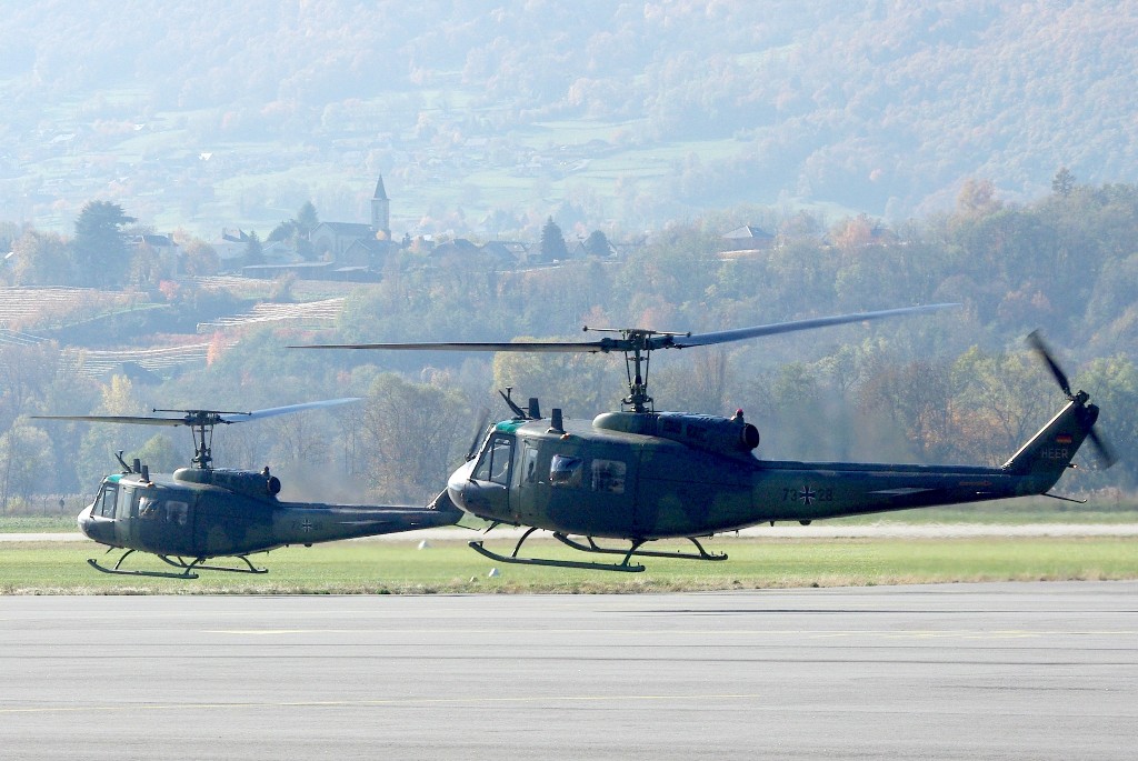 Visiteurs inattendus à Chambéry le 05/11/2010 Helico7328