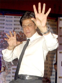 SRK: King of movie promotions ملكنا شاروخان والجميله كارينا 91705061-4367-46e0-a7ae-9dd8d85be9efHiRes