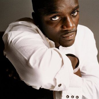 صور اكون** akon** Akon-white-shirt