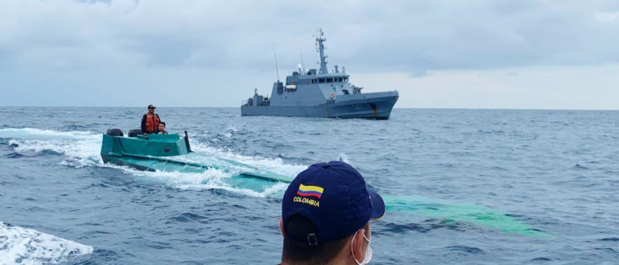 Fuerzas armadas de Colombia - Página 34 Colombian-Navy-Seize-Narco-Submarine-900