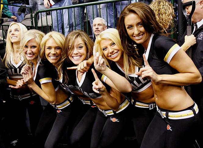 PitsBurgh Penguins Ice Girls Dallas-Stars-Ice-Girls