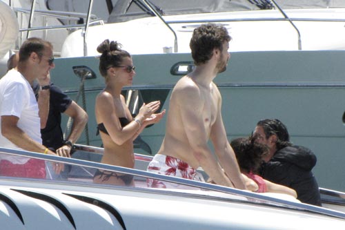 CompartirImprimirEnviar a un amigo Comentar 10 JUNIO 2011 Pau Gasol y su novia Silvia López, romanticismo en alta mar Pau-gasol2-z