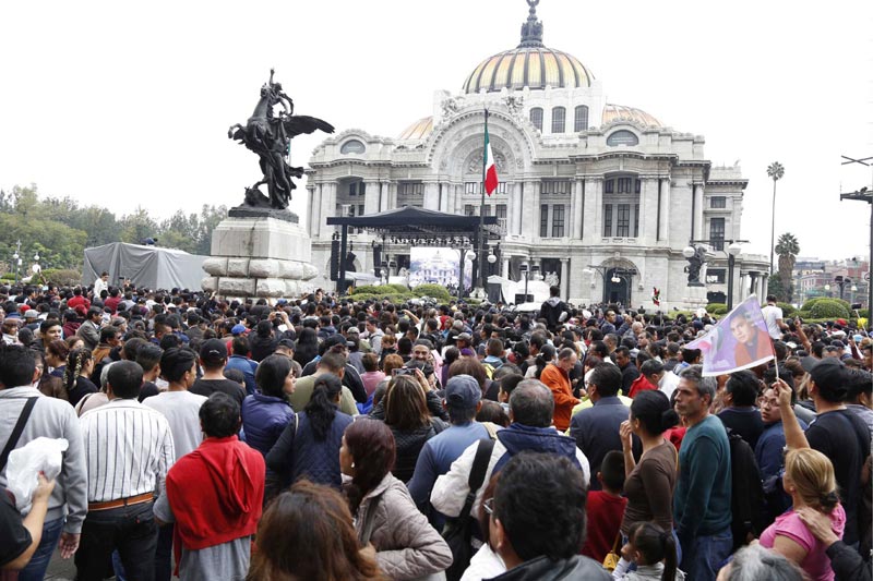 CONMOCIÓN POR MUERTE DE JUAN GABRIEL - Página 3 Juan-gabriel-cord10-a