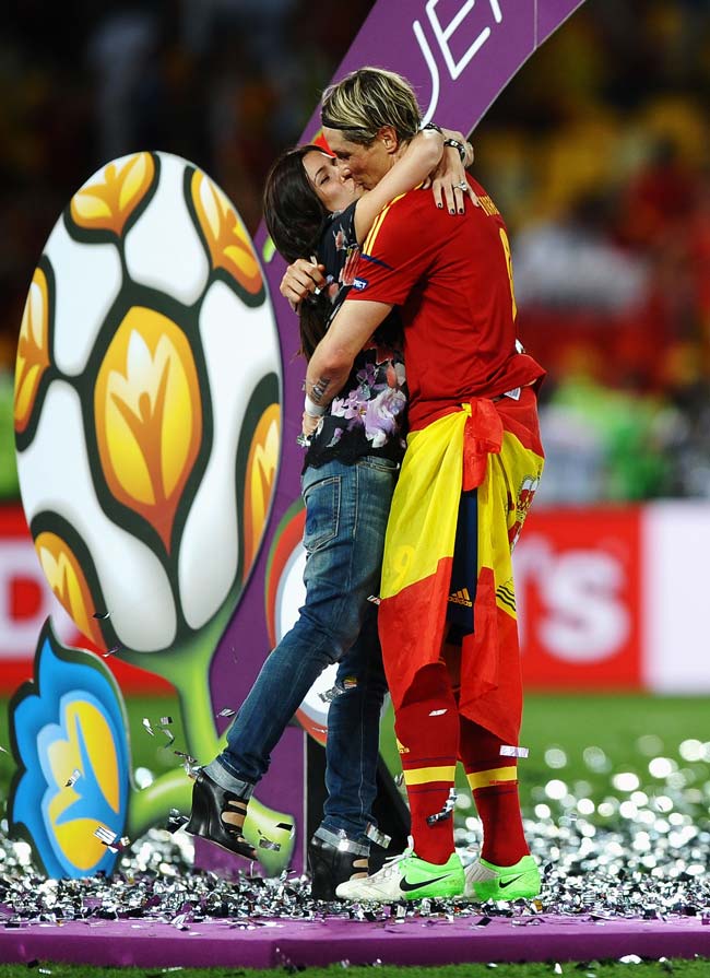 Partido de futbol de la fase final de la “UEFA EURO 2012” - Página 5 Torres-beso-olalla--a