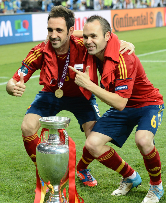 Partido de futbol de la fase final de la “UEFA EURO 2012” - Página 9 Iniesta-juanfran--a