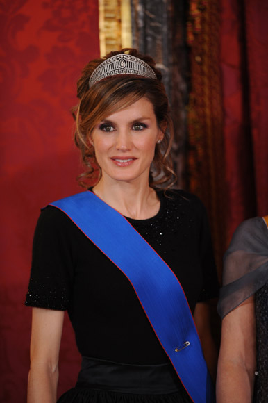 EL MENSAJE DE LETIZIA Y SU VESTIMENTA - Página 2 Cena-gala3-a