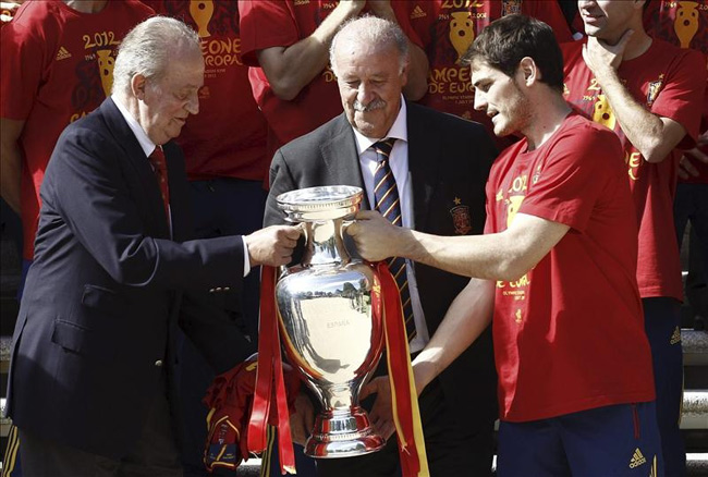 Partido de futbol de la fase final de la “UEFA EURO 2012” - Página 7 Iker-rey-delbosque--a