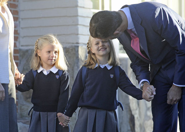 Letizia, Princesa de Asturias (III) (FORO CLAUSURADO) - Página 2 Infantas-colegio2-a