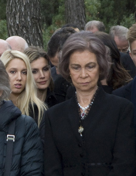 LA FAMILIA REAL ASISTE A HOMENAJE AL REY PABLO I EN GRECIA - Página 2 Cementerio8-a