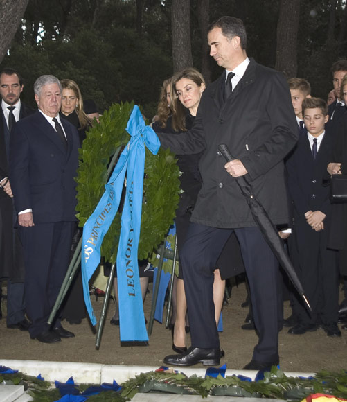 LA FAMILIA REAL ASISTE A HOMENAJE AL REY PABLO I EN GRECIA - Página 2 Principes5-a