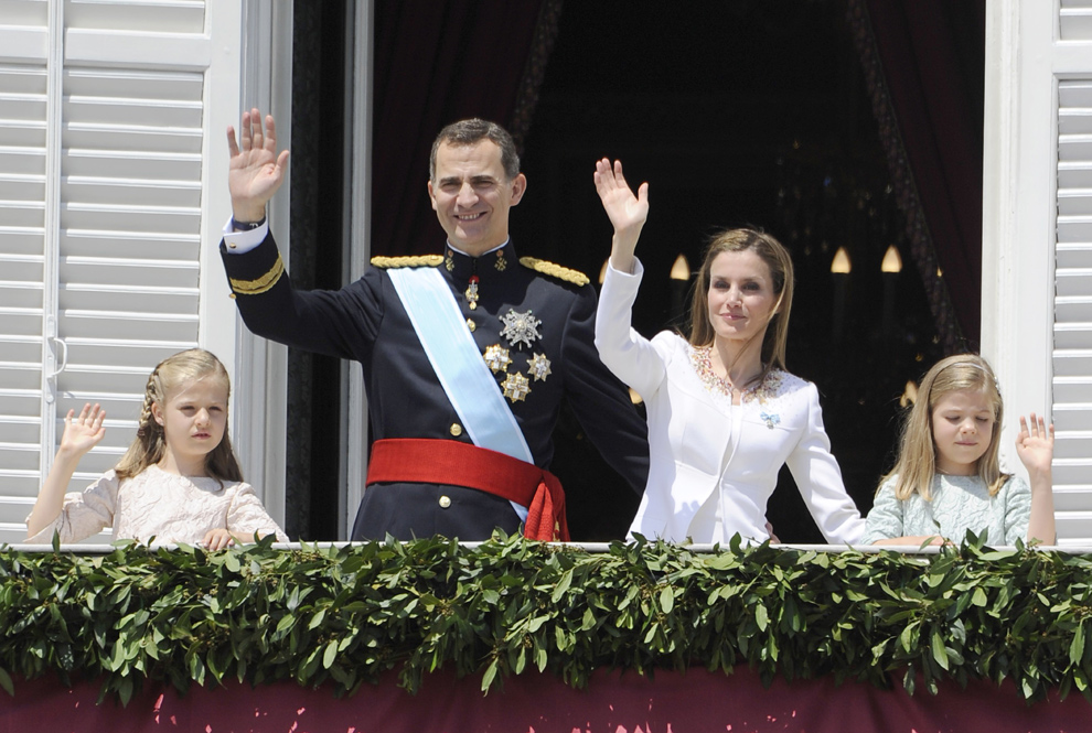 Felipe VI y Letizia - Página 3 Proclamacion-balcon2--a