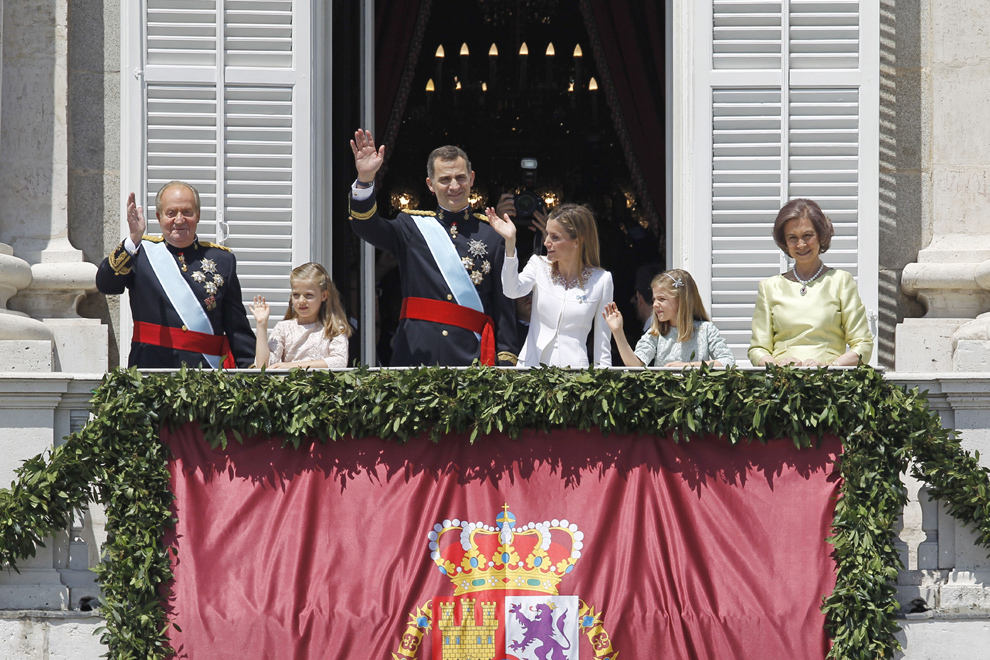 Felipe VI y Letizia - Página 3 Proclamacion-balcon3--a