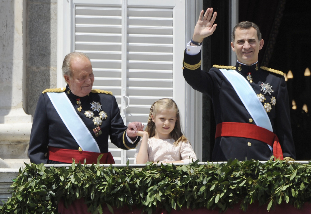 Felipe VI y Letizia - Página 3 Proclamacion-balcon4--a