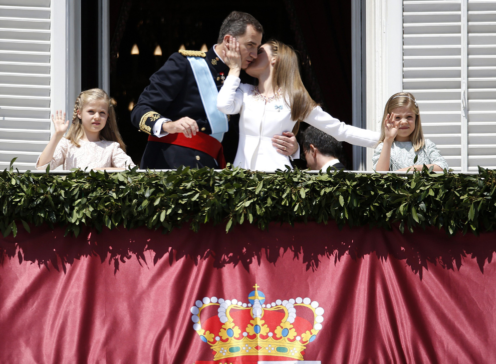 Felipe VI y Letizia - Página 3 Proclamacion-balcon7--a