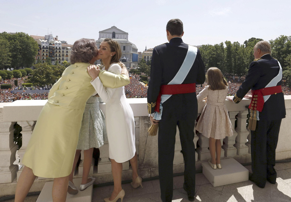 Felipe VI y Letizia - Página 3 Proclamacion-balcon10--a