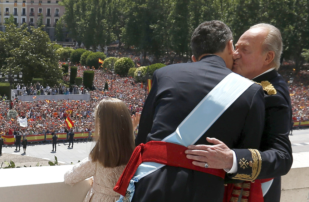 Felipe VI y Letizia - Página 3 Proclamacion-balcon11--a