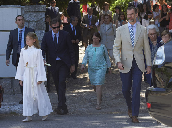 Felipe VI y Letizia - Página 17 Comunion1-z