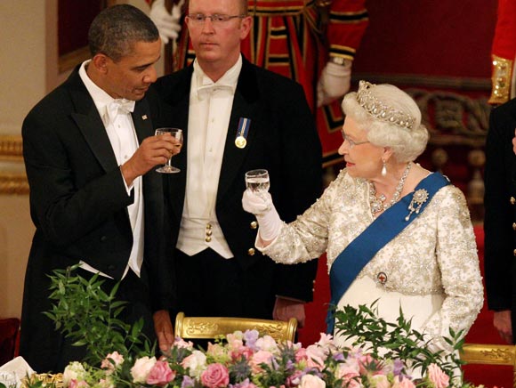 Isabel II, Reina de Gran Bretaña e Irlanda del Norte - Página 9 Obama-2-a