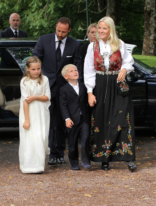 Mette Marit de Noruega Mette-marit-haakon-hijos--a