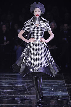 EL RINCÓN DE LA BELLEZA por Andrómeda - Página 2 Alexander-mcqueen006a