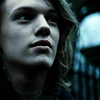 La Couronne d'Angleterre Jamie_Campbell_Bower_008