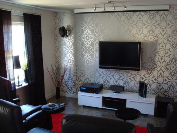 ورق حوائط  2010 Living-room-tv-setup-582x436