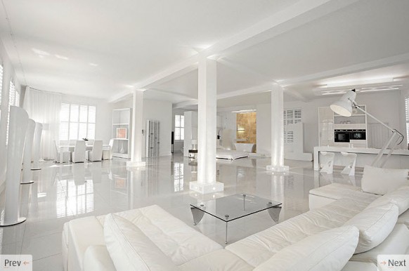 ديكور منزل ابيض House-with-white-interiors-582x386