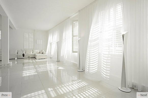 ديكور منزل ابيض White-flowing-curtains-582x386