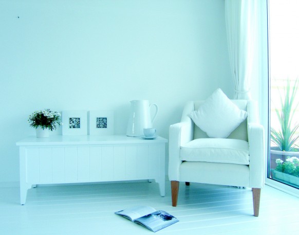 ديكور منزل ابيض White-room-modern-space-582x457