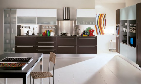 Modern Style Italian Kitchens  Modern-White-kitchen-colorful-accessories-582x346