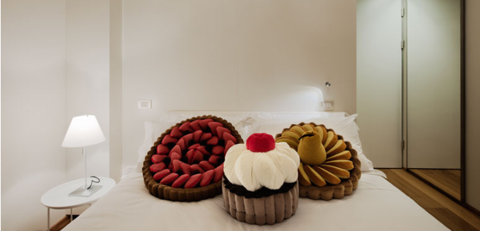 اثاث غريب *,* Milan-Hotel-fairy-tale-decor-baked-pillows