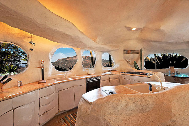 منزل رائع في ماليبو صمم على نمط منزل فلينستون  -  Unique Flintstone-Style House in Malibu Flintstones-Style-Malibu-Retreat-07