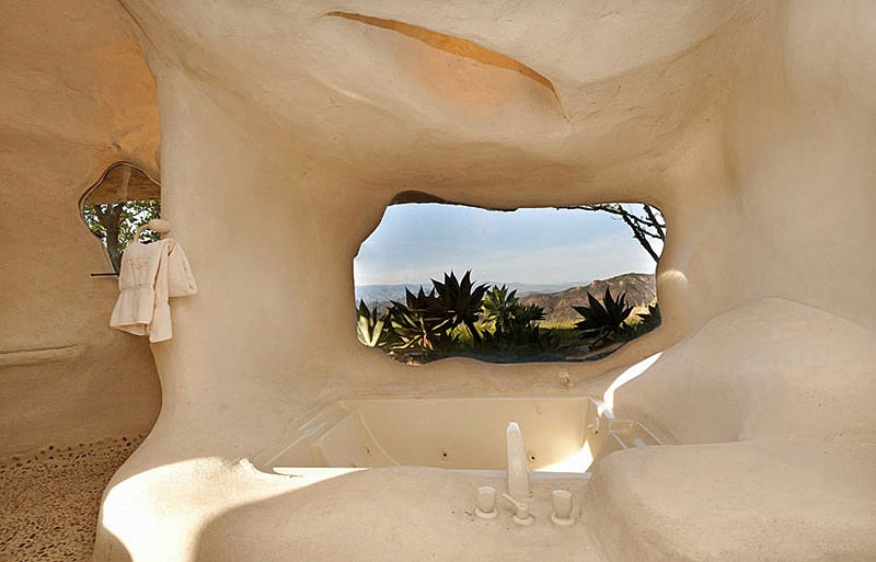 منزل رائع في ماليبو صمم على نمط منزل فلينستون  -  Unique Flintstone-Style House in Malibu Flintstones-Style-Malibu-Retreat-14-1