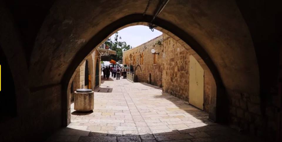 بالصور | شارع منذ العصر الرومانيّ في قلب القدس 10455266_678898052158769_668746982752929452_n