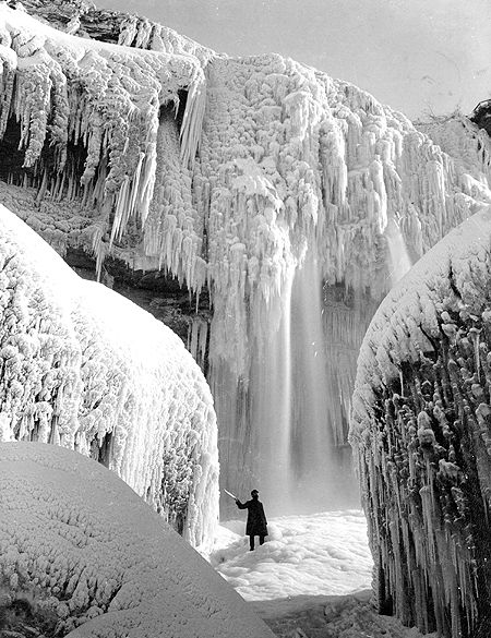 Niagara falls Frozen-falls3