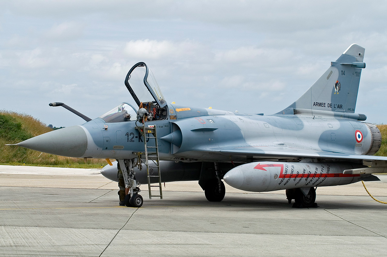 aeronaves - Irán: Caen las sanciones y los persas salen a comprar 550 aeronaves.  Mirage2000C-12KU-114-b163