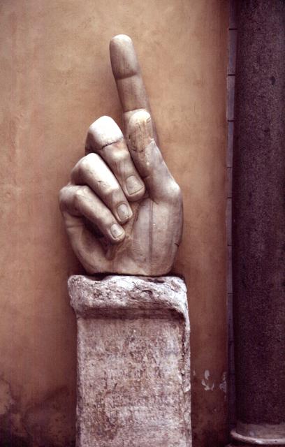 Ruke - Page 20 Capitoline-statue-hand