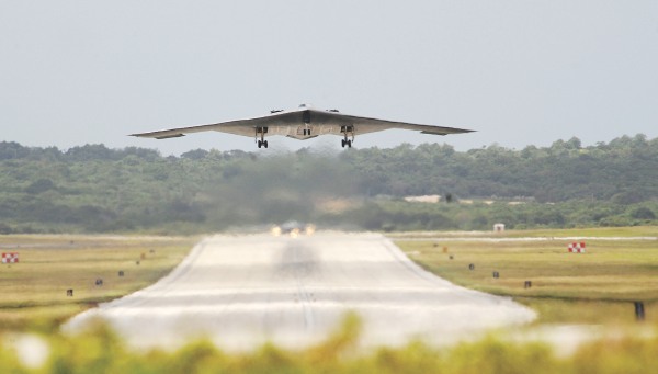 B-2 Spirit B-2_Landing