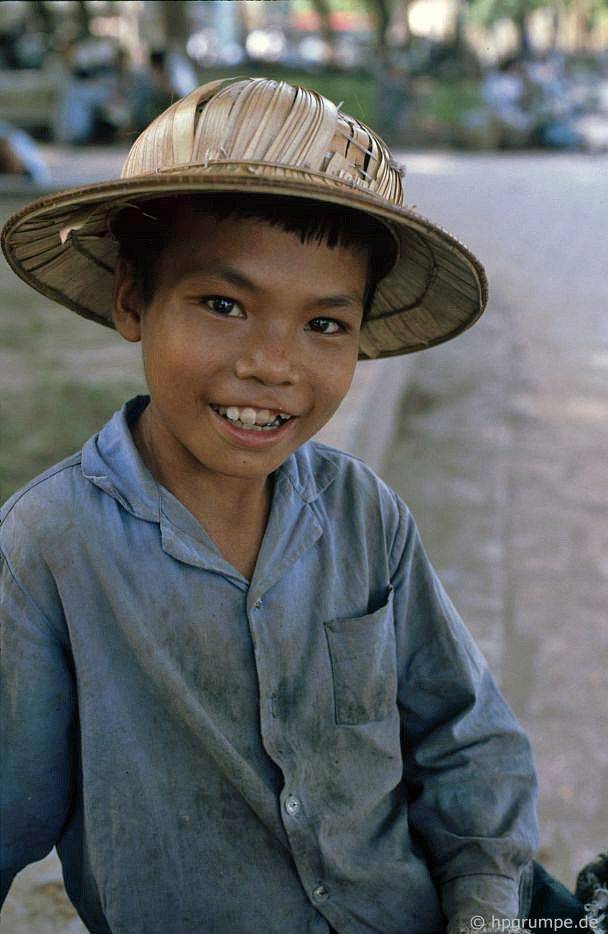 Tuổi thơ của Xóm nước đen Vietnam_1991_00646