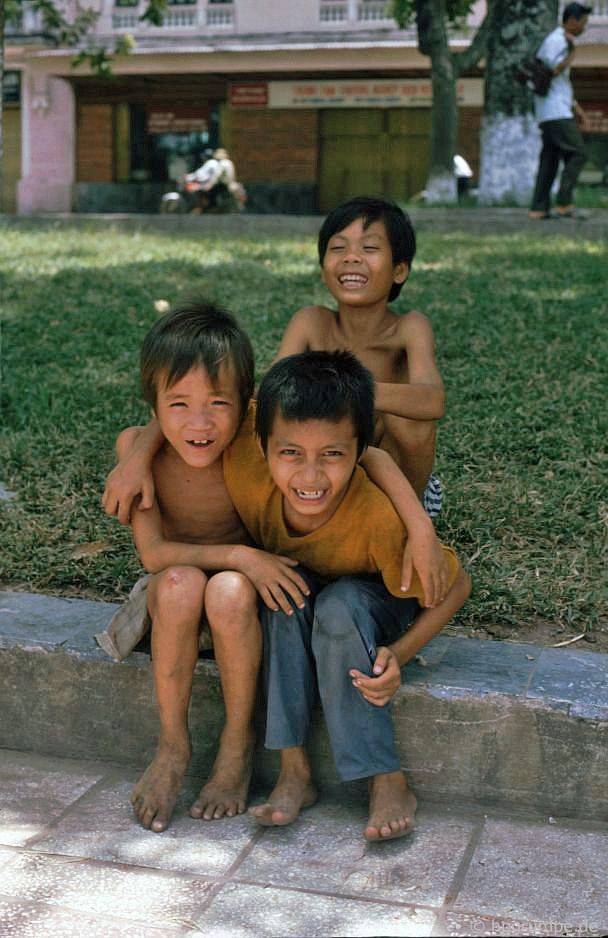 Tuổi thơ của Xóm nước đen Vietnam_1993_00069