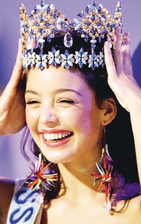 Cùng nhìn lại các Miss World đến từ Châu Á Azra-akin-miss-turkey-kimdir