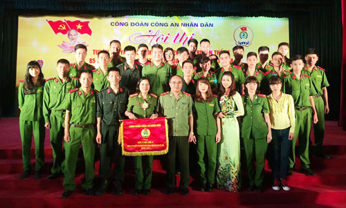 Công đoàn Học viện CSND giành giải Nhất hội thi “Tuyên truyền Hiến pháp năm 2013 và Truyền thống 85 năm xây dựng, phát triển của Công đoàn CAND” (Khu vực phía Bắc) 14.10%20Hoi%20thi%20Cong%20doan%20CAND%20(4)