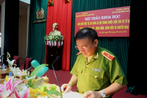 Hội thảo khoa học về bảo đảm trật tự, an toàn xã hội trong chiến lược bảo vệ Tổ quốc trong tình hình mới 30.05%20hoi%20thao%20PCTP%20trong%20tinh%20hinh%20moi%201